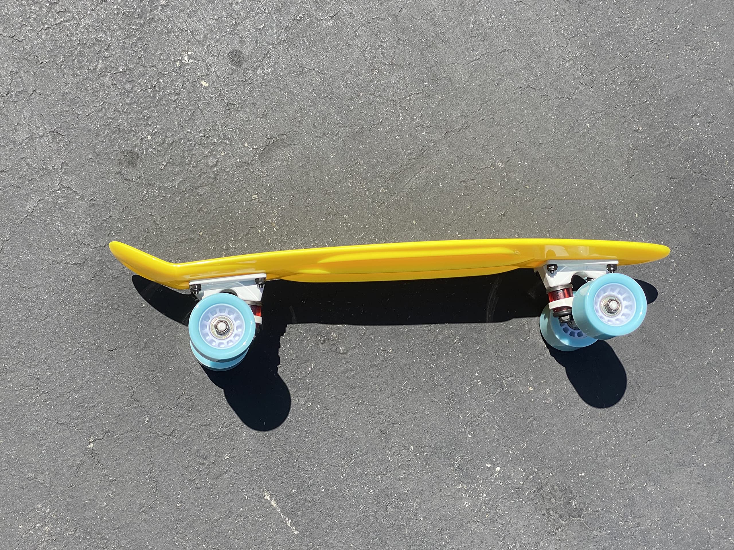 Amazon | イエロースケートボード ブルーホイールクルーザー ボード 22